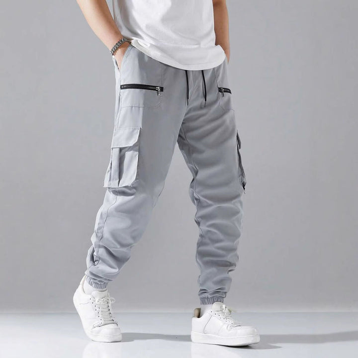 Modern men's urban cargo pants with secure zipper pockets, perfect for streetstyle & daily wear.