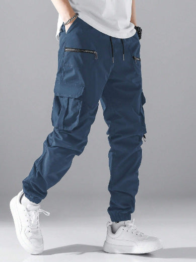 Man modeling comfortable urban cargo pants, ideal for casual wear & modern streetstyle fashion.