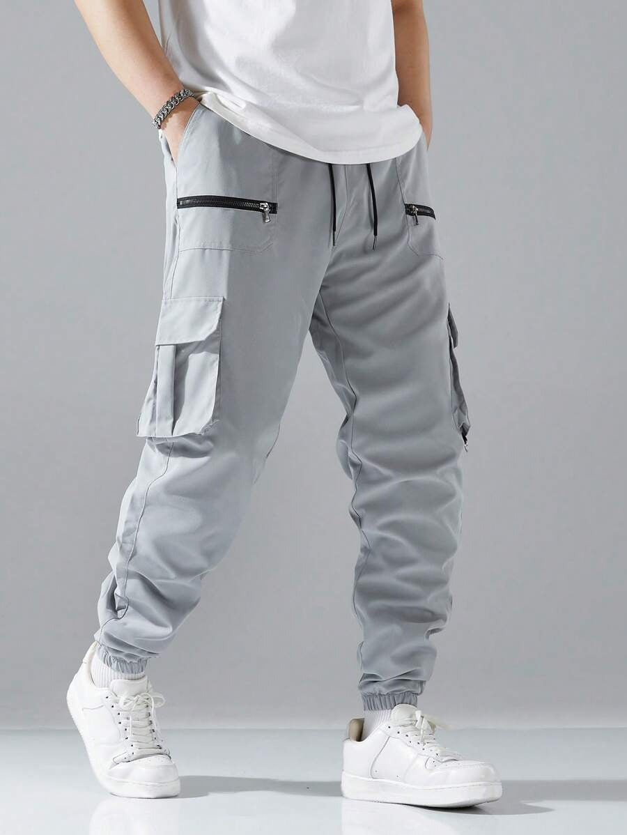 Complete streetstyle outfit featuring versatile men's urban cargo pants with secure pockets.