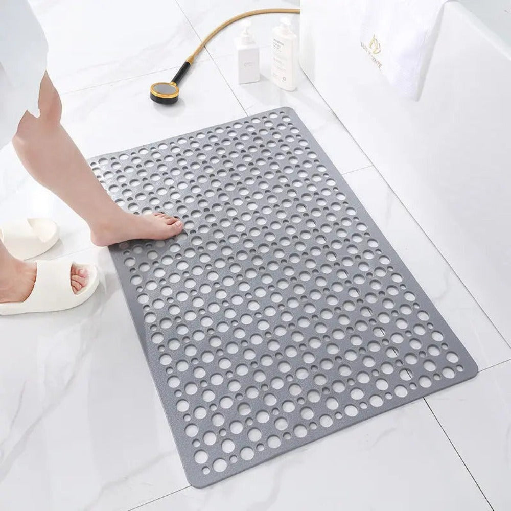 Soft non-slip shower mat, ideal for family bathrooms, ensuring safety and a pleasant bathing experience.