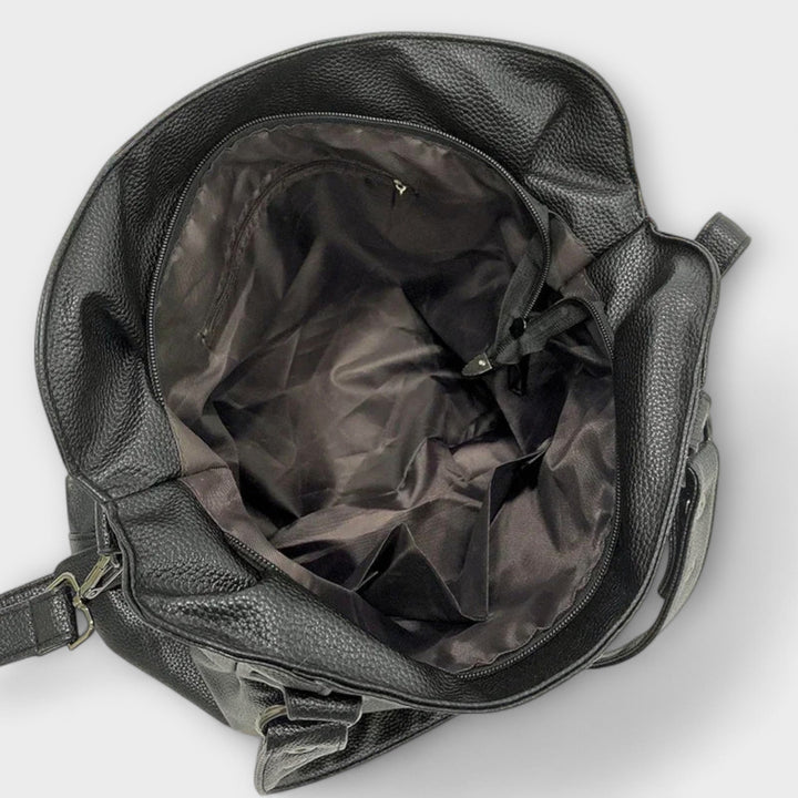 Fashionable women's modern shoulder bag, perfect for adding a touch of elegance to your look.