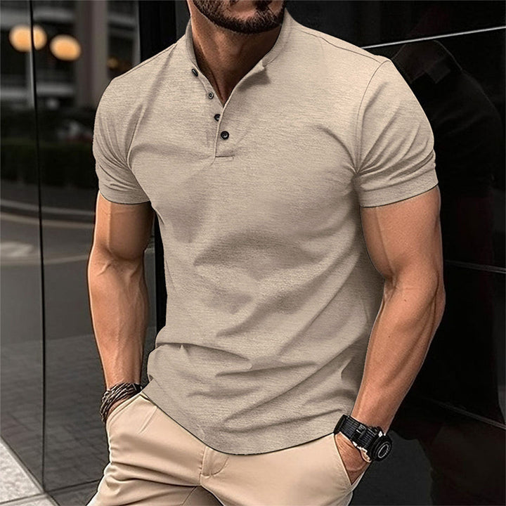 Tailored men's polo shirt, short sleeve and classic design, perfect for everyday casual fashion.