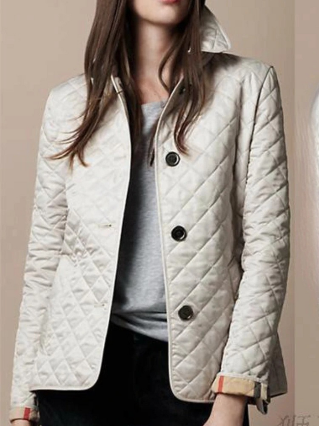 Casual women's quilted jacket, collared style, ideal for everyday wear in autumn