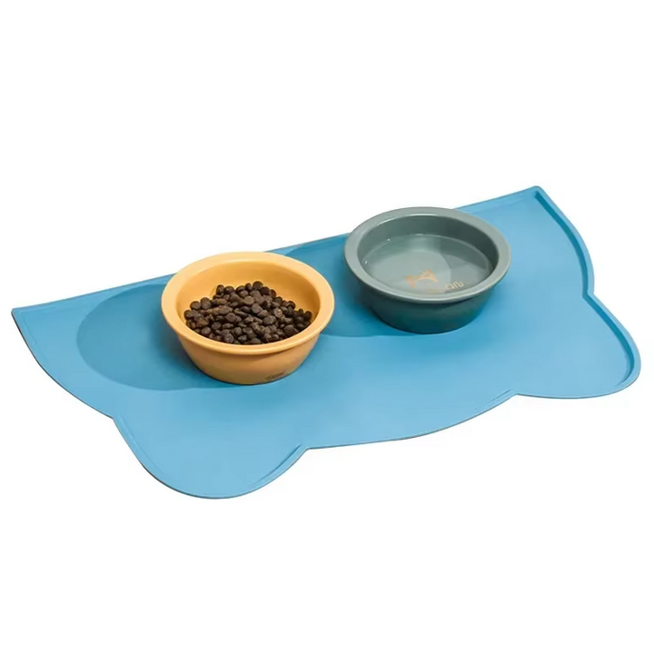 Hygienic non-slip cat food mat, easy-clean silicone protects floors, ideal for spill control.
