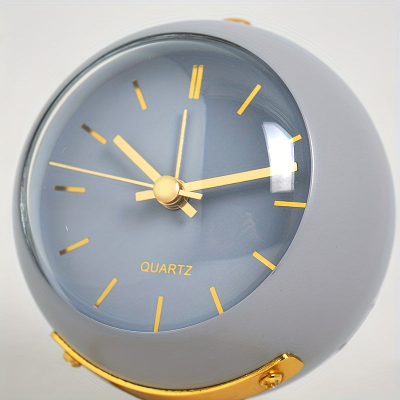 Elegant silent desk clock featuring luminous hands & a chic metal frame. Perfect for Nordic home decor.
