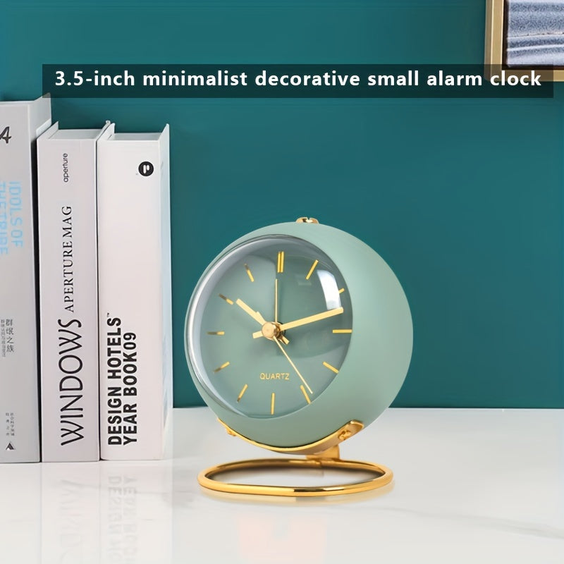 Modern Nordic silent desk clock with luminous hands and an elegant metal frame. Ideal for any room.