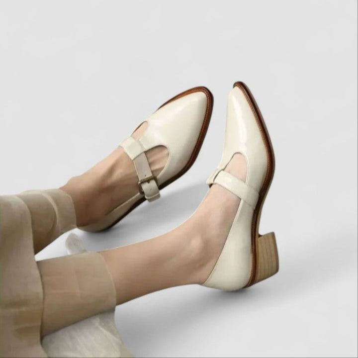 Orthopedic Mary Jane pumps for women in black leather, featuring a comfortable design and buckle strap closure.