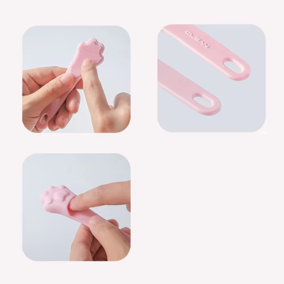 Innovative paw design dog tongue scraper for fresh breath, dental hygiene & oral care. Pet supplies.