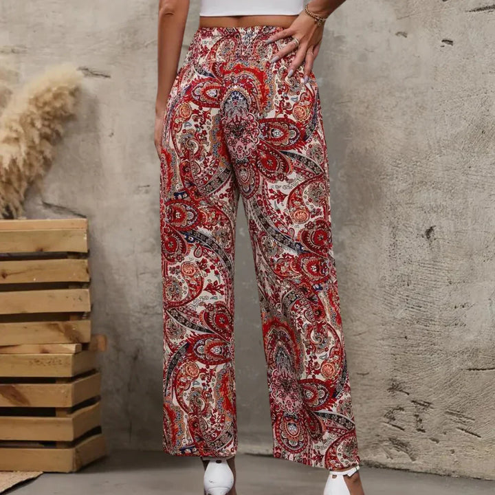 Close-up of the slanted pockets on women's bohemian wide-leg trousers, emphasizing design.