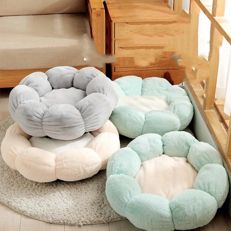 Plush flower cat bed for ultimate feline comfort. Soft, cozy pet retreat for napping.