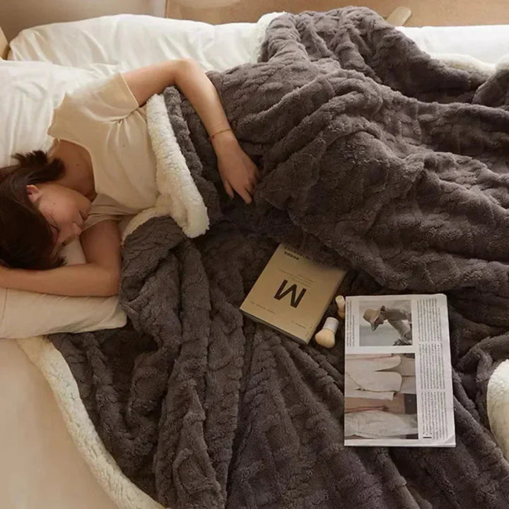 Soft & plush heavy knit wool throw, perfect for cozying up. Ideal for living room or bedroom decor.