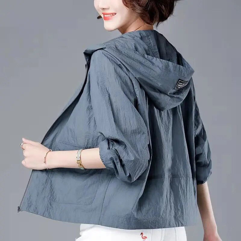 Stylish gray women's loose fit hooded jacket, ideal for casual spring wear, comfortable and versatile outerwear