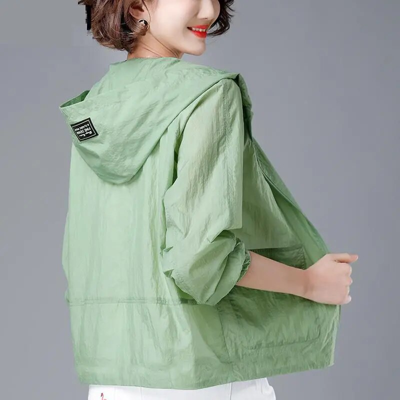 Green women's casual jacket, loose fit with a hood, great for everyday outerwear and comfortable fall fashion