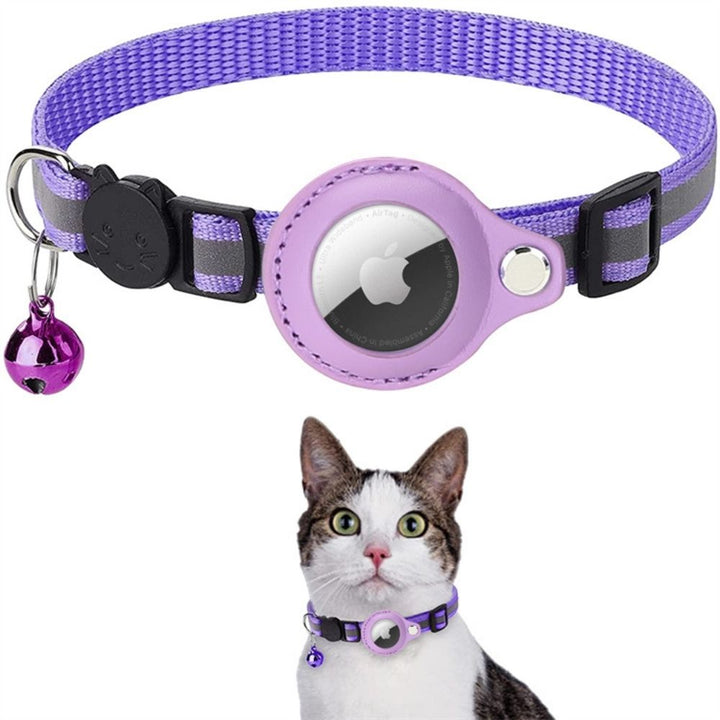 Premium reflective cat safety collar featuring a dedicated GPS tracker slot for peace of mind.