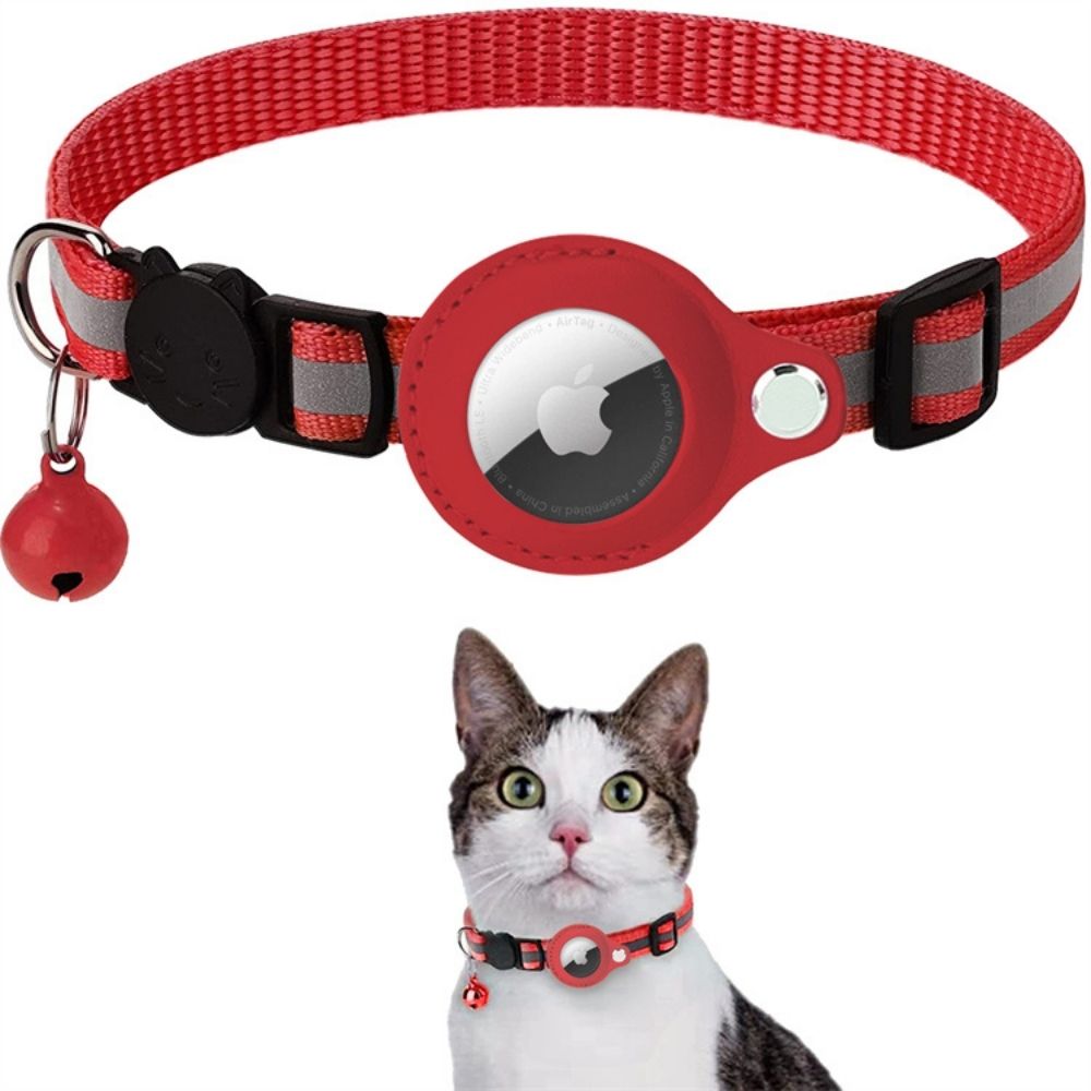 Protect your pet: reflective quick-release cat collar with GPS tracker pocket for secure adventures.