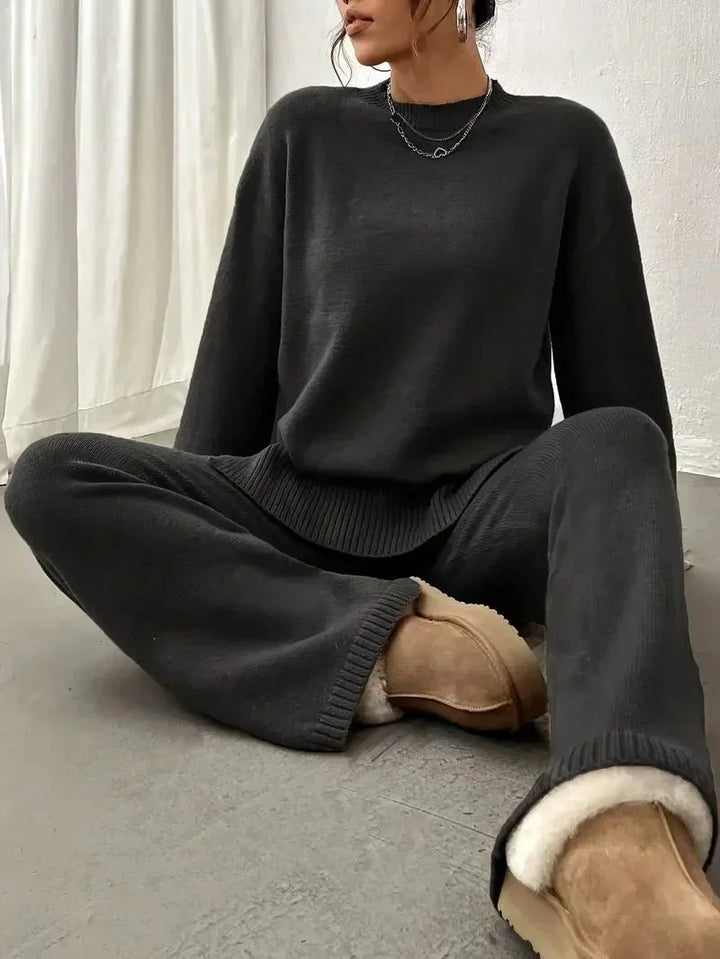 Cozy two-piece black set for women, a relaxed fit spring fashion must-have.
