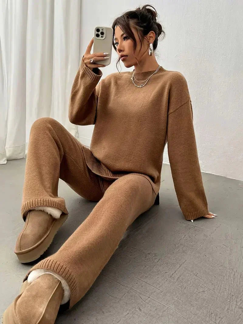 Comfortable brown relaxed fit set, women's spring apparel for everyday casual wear.