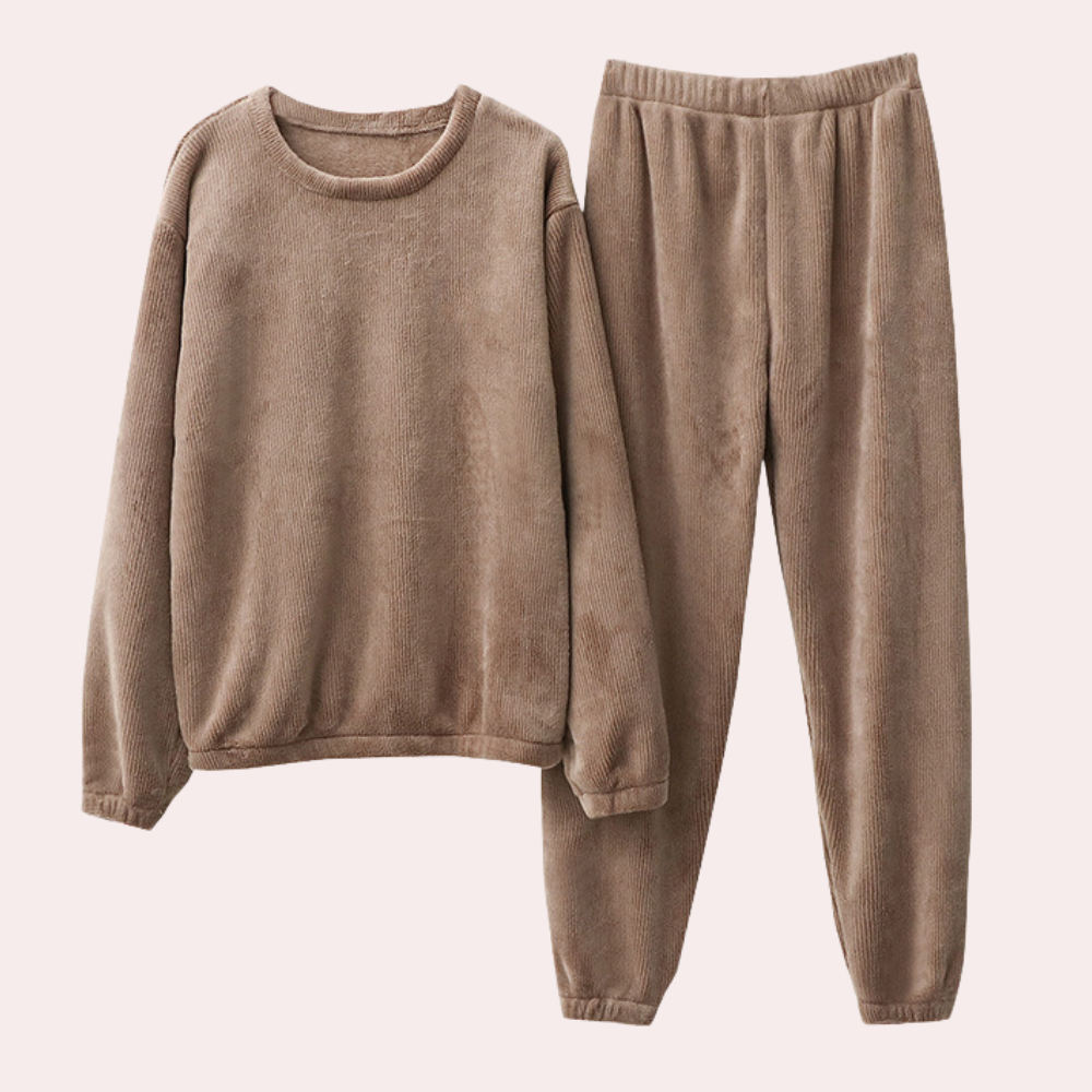 Relaxed fit round neck tracksuit for women, soft fabric loungewear, comfortable casual outfit