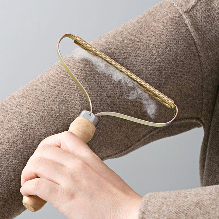 Reusable lint & pet hair remover for clothes, upholstery, and fabrics. Eco-friendly manual fur cleaning tool.