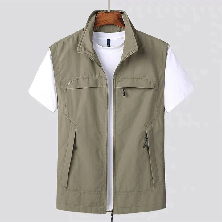 Men's sleeveless quick-dry hiking vest, durable & multi-pocket for outdoor adventures. Lightweight gear.