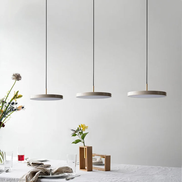 Elegant minimalist pendant lamp with versatile warm or white light, perfect for modern Scandinavian decor.
