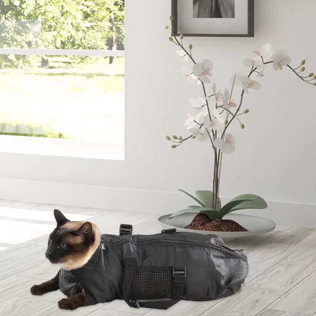 Secure feline grooming & trimming bag for stress-free cat nail trims & bathing. Essential pet care supplies.