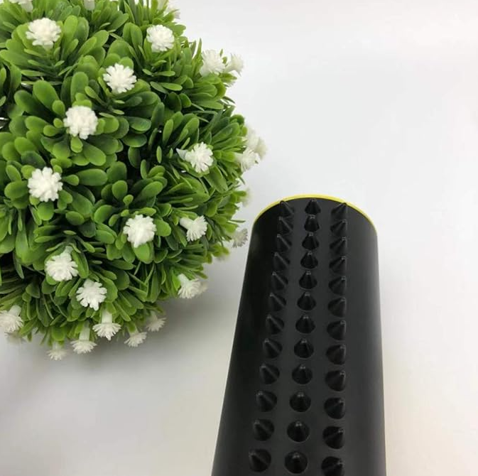 Innovative self-cleaning pet grooming roller for quick dog & cat hair pickup & fur removal.