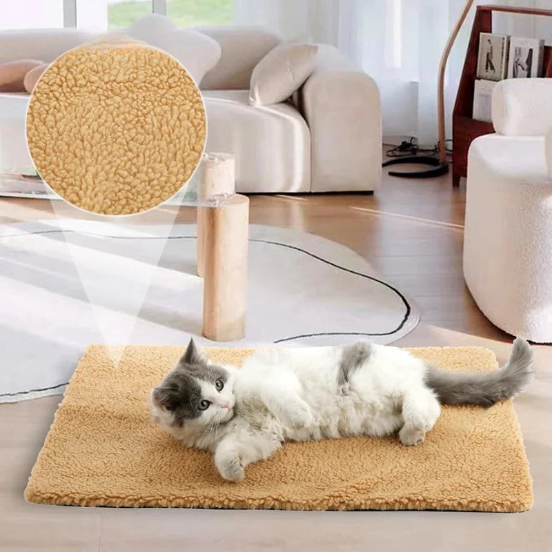 Self-warming pet pad for ultimate cozy comfort, perfect for cats & dogs. No electricity needed, gray faux fur mat.