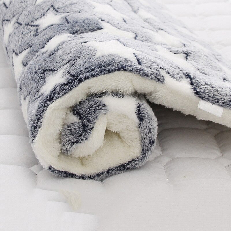 Plush calming dog blanket for anxious pups. Also a cozy cat bed, offering deep comfort & a secure, warm sleeping spot.