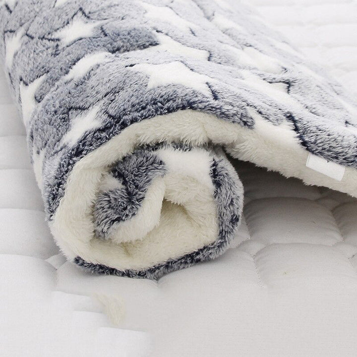 Plush calming dog blanket for anxious pups. Also a cozy cat bed, offering deep comfort & a secure, warm sleeping spot.