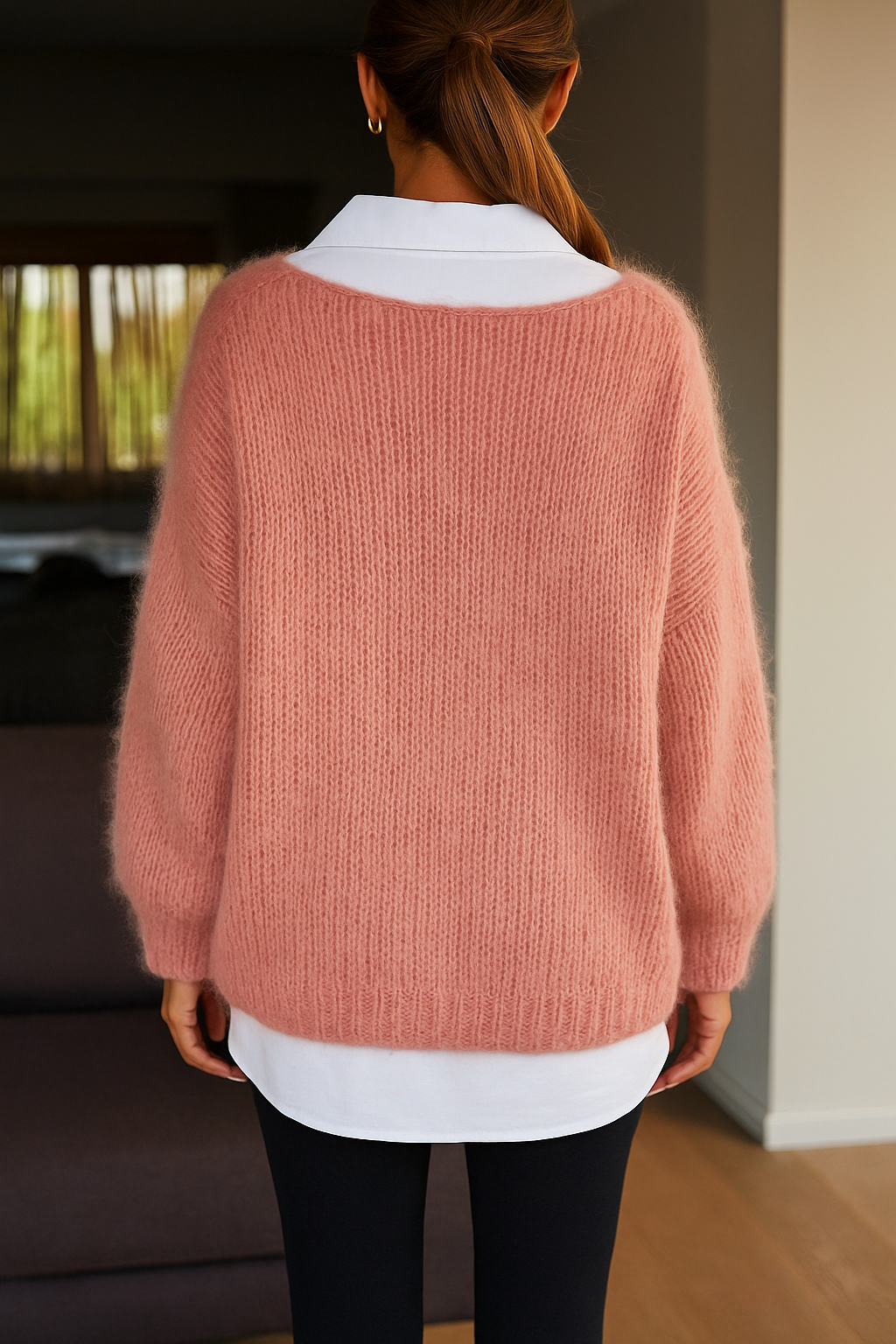 Relaxed fit women's oversized pullover sweater, comfortable and chic for autumn fashion.