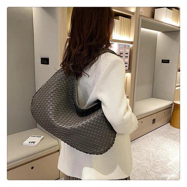 Stylish women's woven slouch bag, soft vegan leather, perfect as a shoulder handbag.