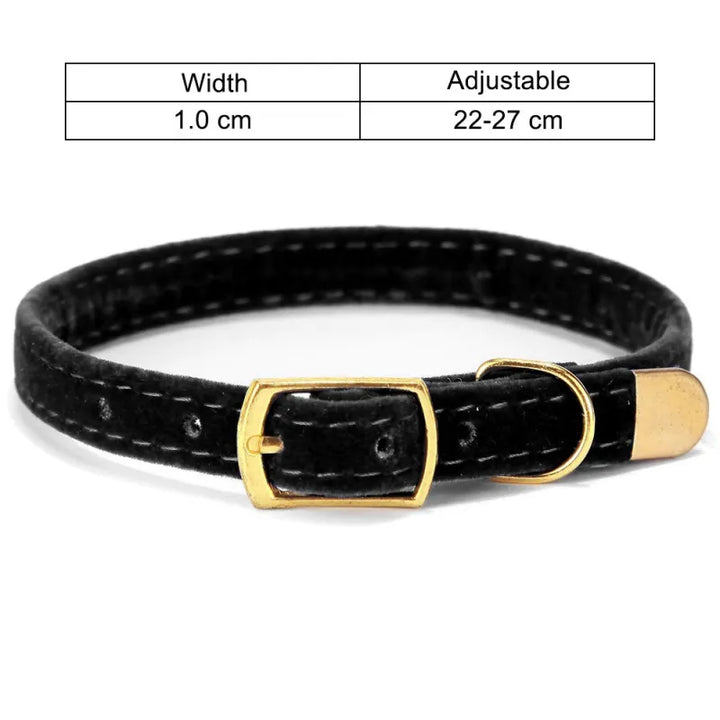 Comfortable & adjustable velour pet collar for cats, elegant golden buckle adds a touch of luxury to the design.