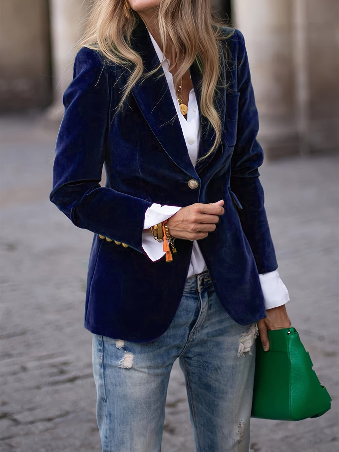 Fashionable women's office blazer in a tailored fit, with a single button and sharp lapels, suitable for business meetings.