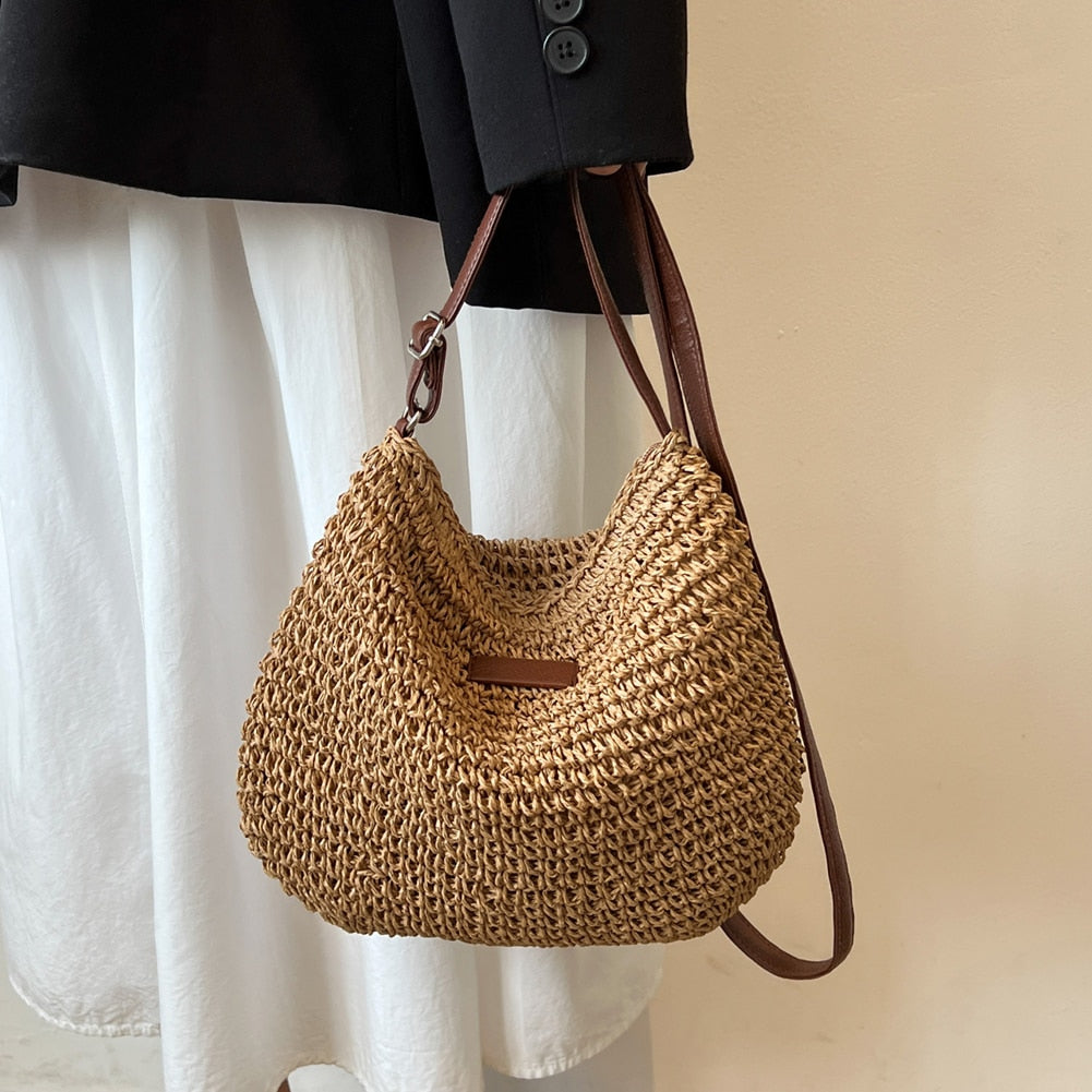Spacious women's bohemian shoulder bag, a stylish and versatile everyday handbag for modern fashion.