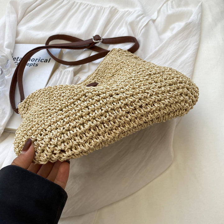 Chic bohemian women's shoulder bag, an everyday fashion accessory with spacious practicality.