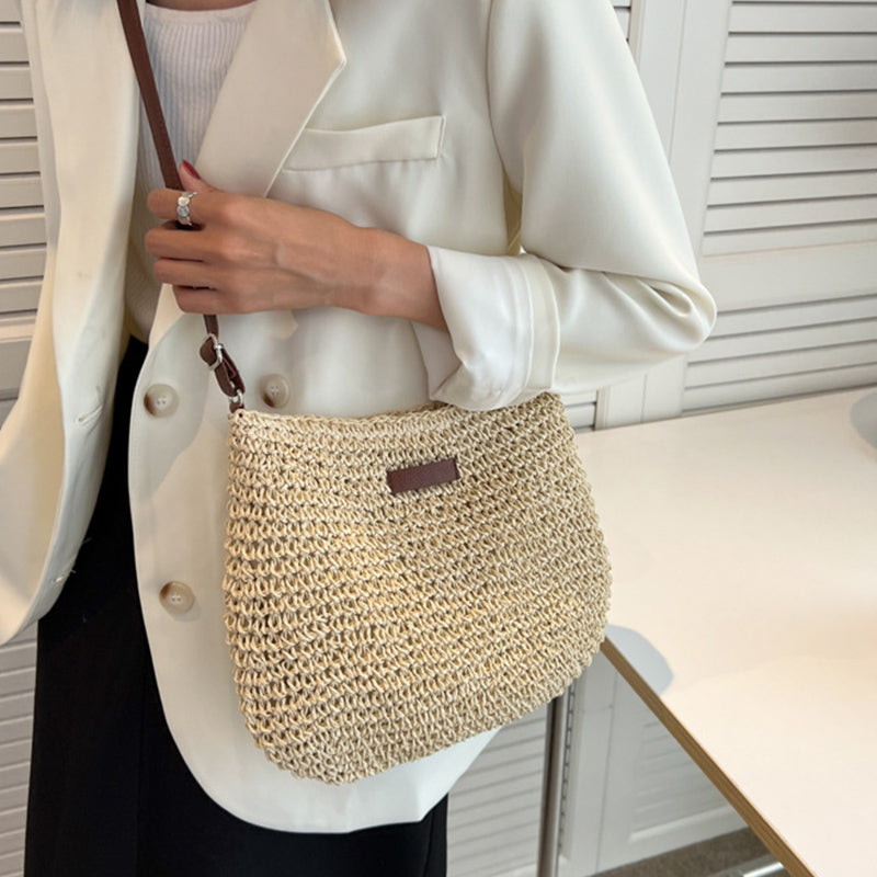 Modern women's bohemian shoulder bag, a spacious and stylish accessory, ideal as an everyday handbag.