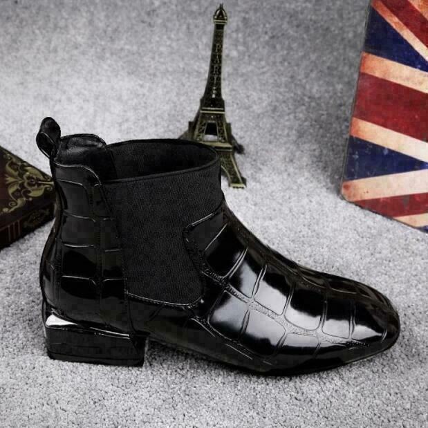 Supportive black women's casual boots for everyday wear, offering comfort & durability.