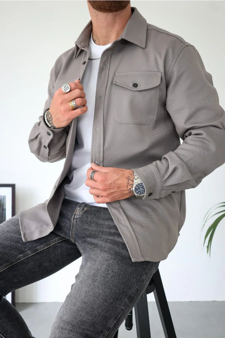 Stylish men's casual overshirt, perfect for versatile layering and everyday comfort.