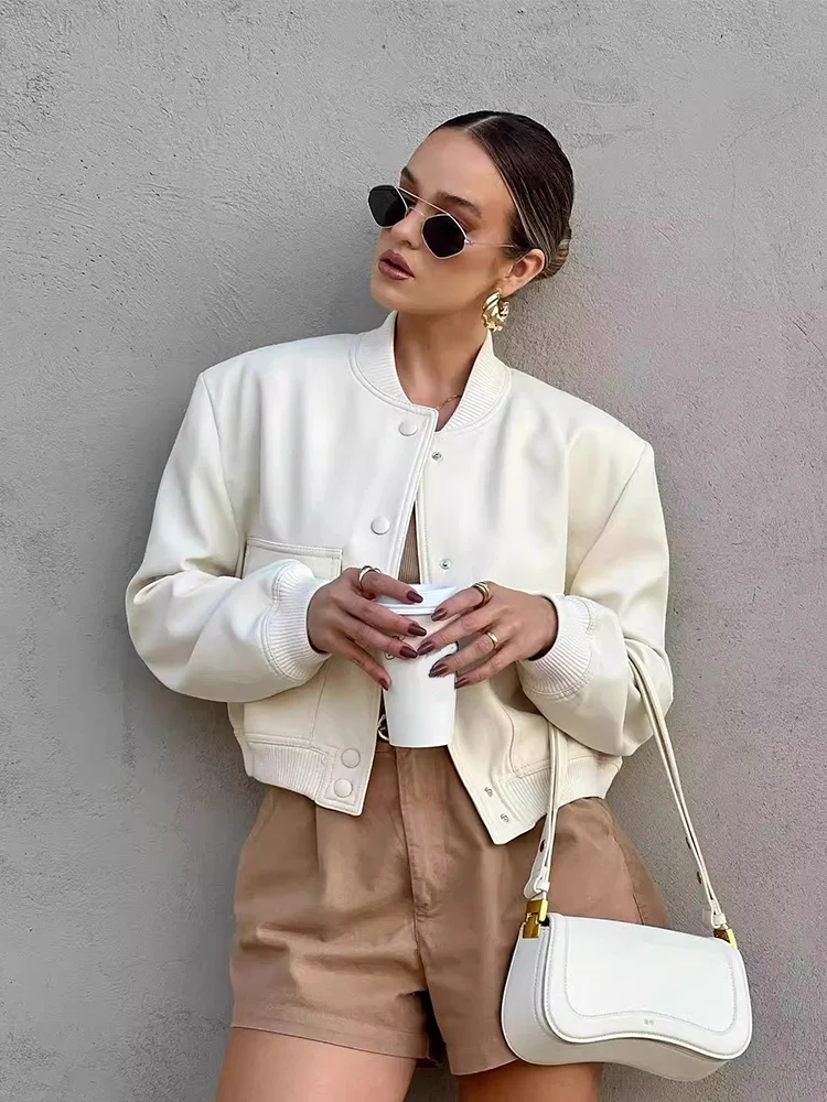 Casual women's cropped jacket with classic button front, ideal outerwear for fall layering.