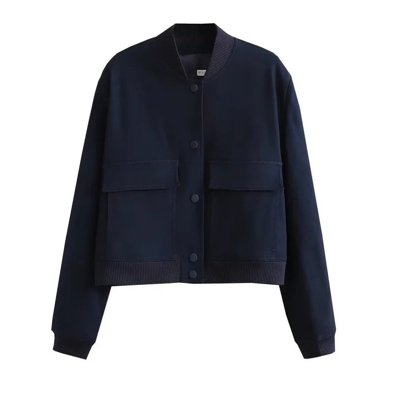 Women's fall fashion: a chic button-front cropped jacket, an essential piece for layering.