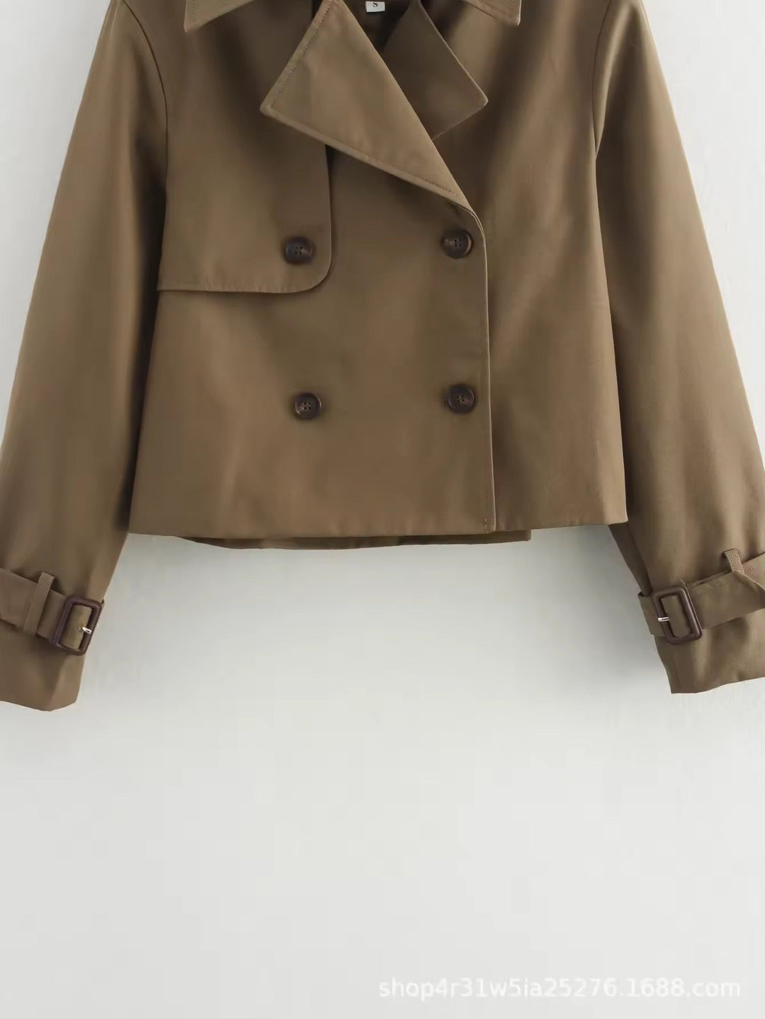 Stylish women's cropped trench coat. Versatile outerwear for spring & fall fashion, offering comfort & chic style.