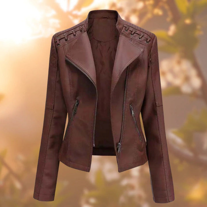 Chic women's outerwear: a stylish & durable everyday jacket. Perfect for versatile fashion in any season.