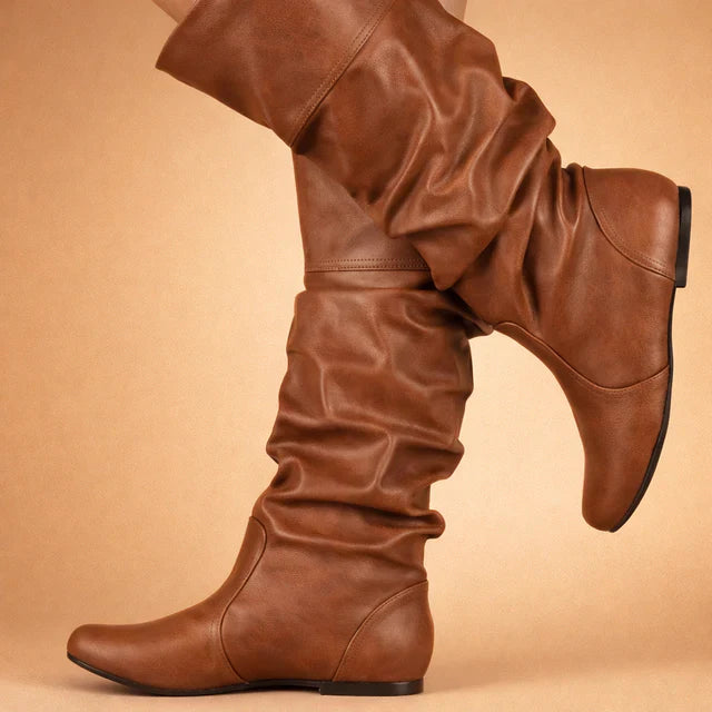 Chic women's flat long winter boots, offering everyday warmth and a stylish look for the fall-winter season.