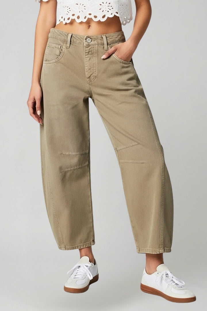 Versatile women's high-waist stretch wide-leg denim jeans, ideal for everyday and fashion-forward looks.