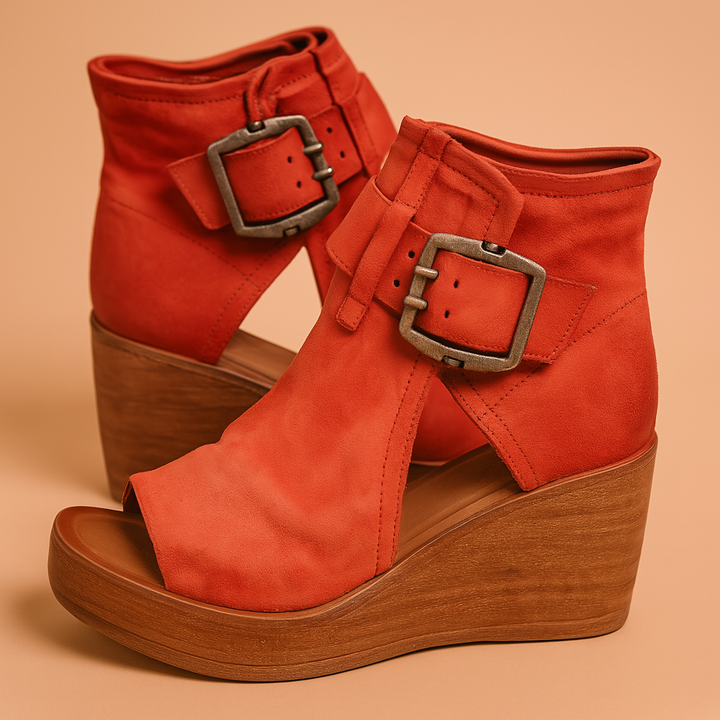 Fashionable women's wedge sandals with an eye-catching large buckle, ideal for stylish and comfortable footwear.