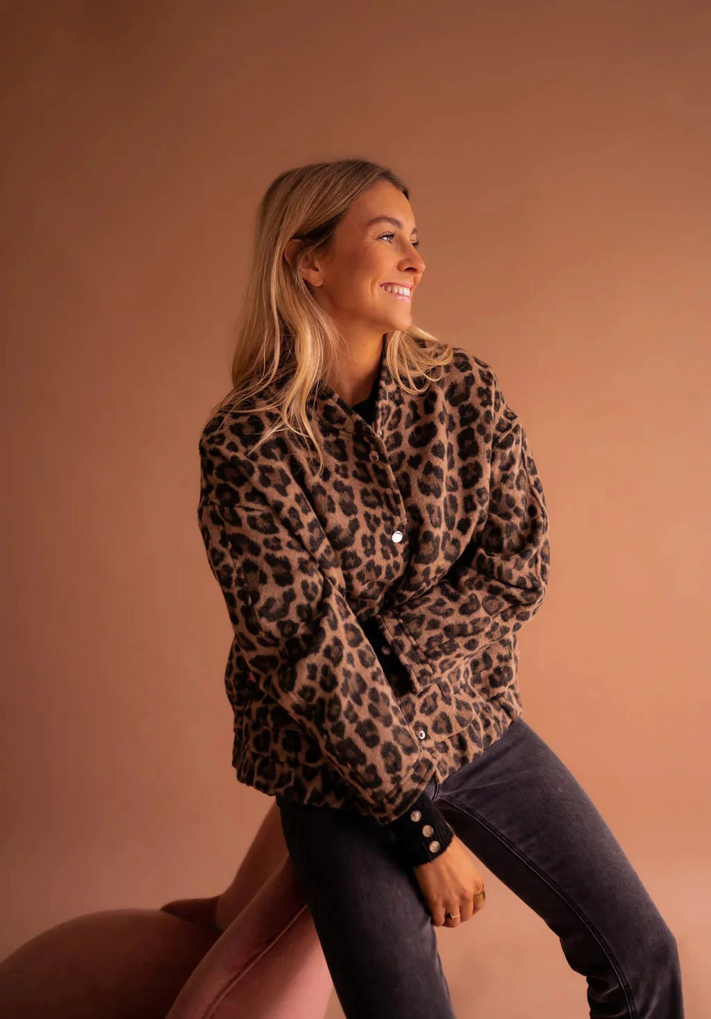 Chic women's animal print bomber jacket with a vibrant leopard pattern, perfect for trendy layering.