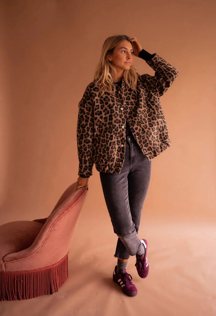 Fashionable women's bomber jacket featuring an eye-catching leopard print design, ideal for a chic look.