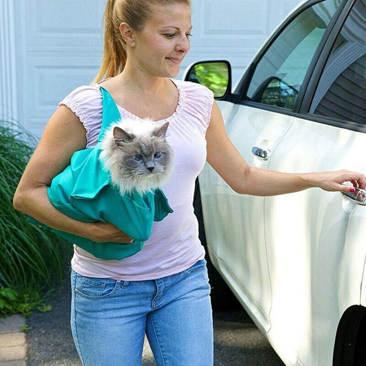 Secure pet travel bag for cats, ensuring safe transport & comfort during vet visits or journeys. 2-pack.