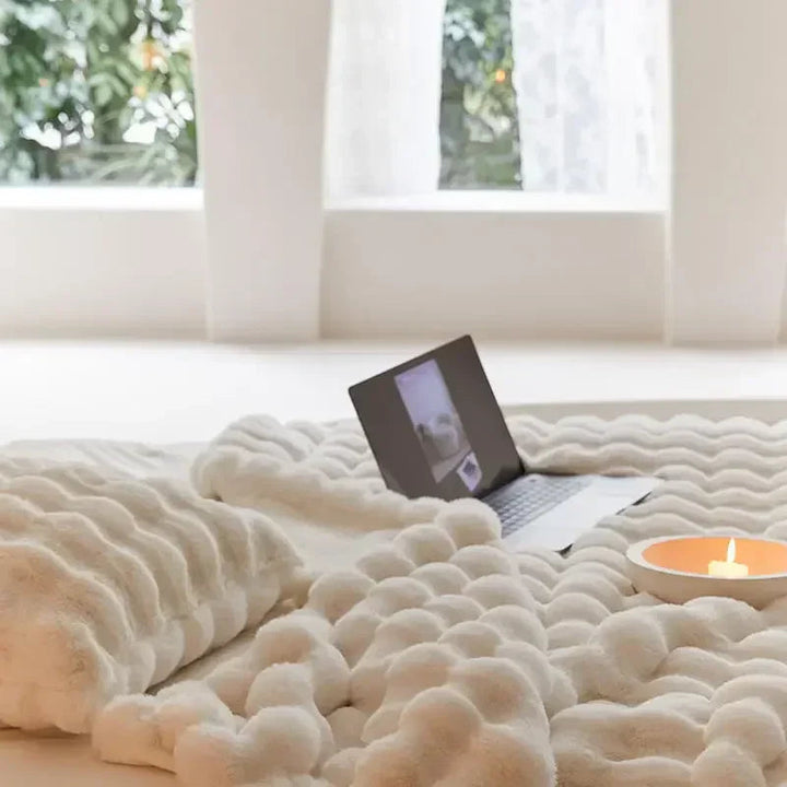 Warm and fluffy plush blanket. A luxurious, machine washable fleece throw for ultimate home comfort.